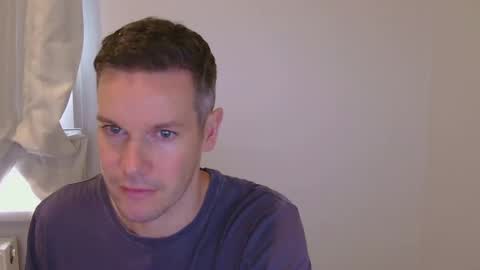 Snapshot of aussiesurfer0000 chatting on February 2025 01:43:02 AM aussiesurfer0000 online show from February 2025 01:43:02 AM