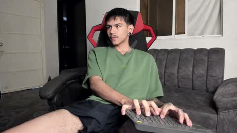 Snapshot of austin_falcon chatting on January 2025 01:52:01 PM Austin online show from January 2025 01:52:01 PM