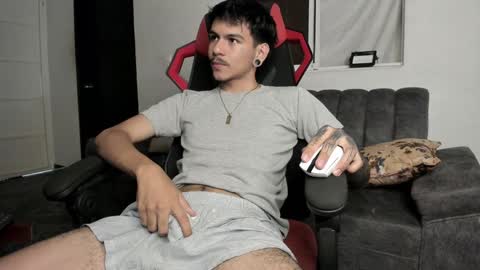 Snapshot of austin_falcon chatting on January 2025 07:41:02 PM Austin online show from January 2025 07:41:02 PM