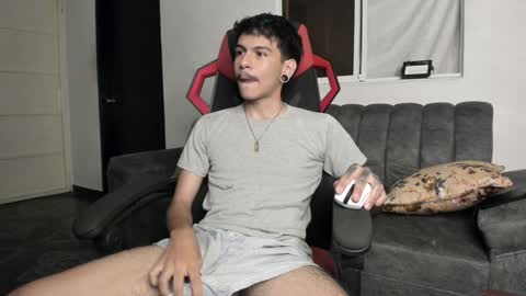 Snapshot of austin_falcon chatting on January 2025 10:44:02 PM Austin online show from January 2025 10:44:02 PM