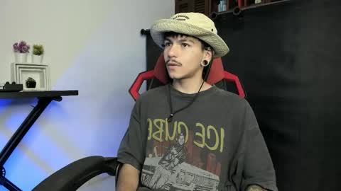 Snapshot of austin_falcon chatting on September 2025 11:58:01 AM Austin online show from September 2025 11:58:01 AM