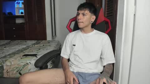 Snapshot of austin_falcon chatting on October 2025 08:13:02 PM Austin online show from October 2025 08:13:02 PM