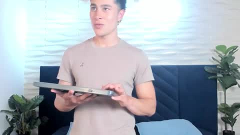 Snapshot of austinjones_ chatting on February 2026 07:21:02 PM Austin online show from February 2026 07:21:02 PM