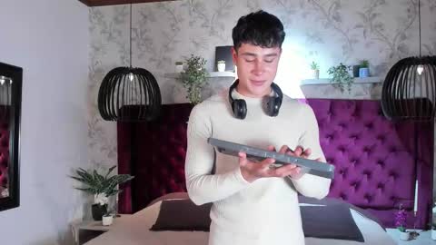 Snapshot of austinjones_ chatting on February 2026 07:54:01 PM Austin online show from February 2026 07:54:01 PM