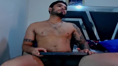 Snapshot of austintorres_ chatting on December 2024 03:04:02 AM AustinTorres online show from December 2024 03:04:02 AM