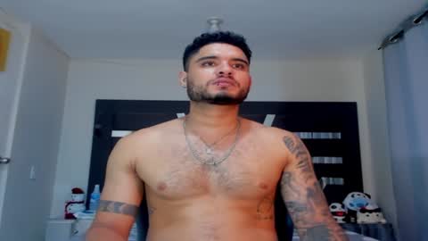 Snapshot of austintorres_ chatting on January 2025 02:43:02 AM AustinTorres online show from January 2025 02:43:02 AM