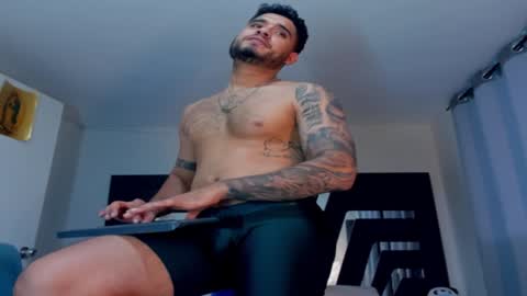 Snapshot of austintorres_ chatting on January 2025 04:59:01 AM AustinTorres online show from January 2025 04:59:01 AM