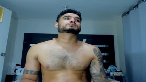 Snapshot of austintorres_ chatting on January 2025 03:32:02 AM AustinTorres online show from January 2025 03:32:02 AM