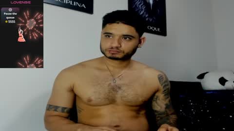 Snapshot of austintorres_ chatting on February 2025 04:37:02 AM AustinTorres online show from February 2025 04:37:02 AM