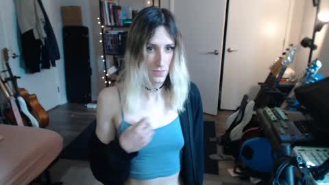 Snapshot of ava_reinhart_999 chatting on May 2026 08:04:04 PM Ava online show from May 2026 08:04:04 PM