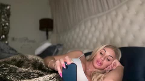 AvalonnFoxx online show from December 2024 12:07:02 PM