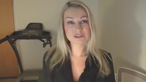 Snapshot of avaluxe_ chatting on January 2026 04:10:01 PM Eira online show from January 2026 04:10:01 PM