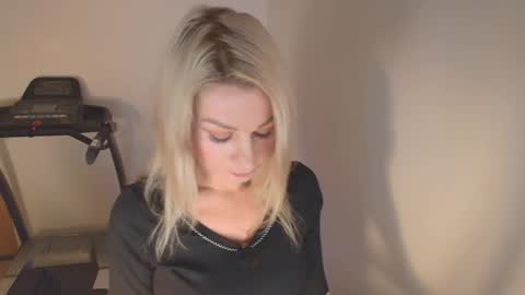 Snapshot of avaluxe_ chatting on January 2026 04:11:02 PM Eira online show from January 2026 04:11:02 PM