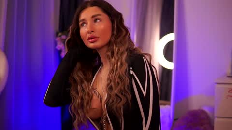 Carina online show from January 2025 12:06:01 AM