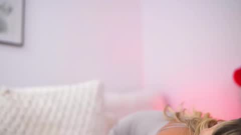 Carina online show from September 2025 09:40:02 PM