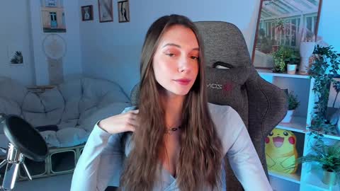 Avie online show from January 2025 03:28:01 PM