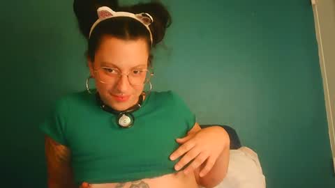 averagewifey online show from July 2026 10:01:02 PM