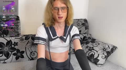 Snapshot of avery_adam chatting on April 2026 02:10:02 PM Alex online show from April 2026 02:10:02 PM