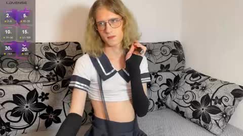 Snapshot of avery_adam chatting on April 2026 11:50:02 AM Alex online show from April 2026 11:50:02 AM