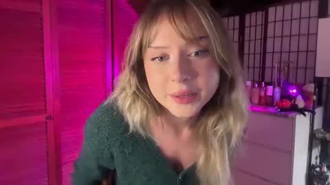 Snapshot of averyyy333 chatting on November 2025 01:50:02 AM Avery online show from November 2025 01:50:02 AM