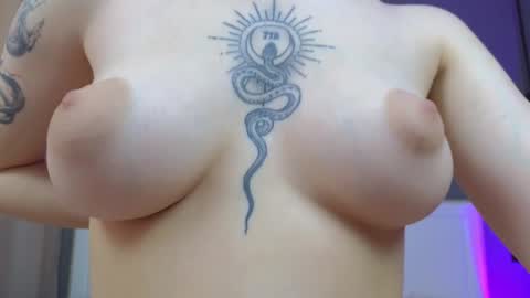 Snapshot of avgustina_love chatting on February 2025 11:43:02 AM avgustina_love online show from February 2025 11:43:02 AM