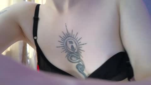 Snapshot of avgustina_love chatting on May 2026 11:15:01 AM avgustina_love online show from May 2026 11:15:01 AM