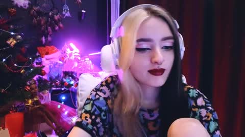 Snapshot of avi_nile chatting on January 2025 02:01:01 AM Avriel online show from January 2025 02:01:01 AM