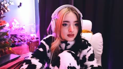 Snapshot of avi_nile chatting on January 2025 05:00:01 AM Avriel online show from January 2025 05:00:01 AM