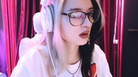 Snapshot of avi_nile chatting on February 2025 02:59:01 AM Avriel online show from February 2025 02:59:01 AM