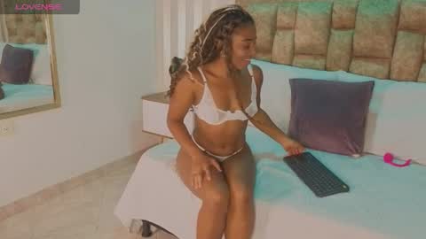 Snapshot of avis_lara chatting on May 2026 07:56:02 PM AVIS online show from May 2026 07:56:02 PM