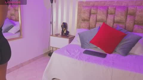 Snapshot of avis_lara chatting on May 2026 07:44:02 PM AVIS online show from May 2026 07:44:02 PM
