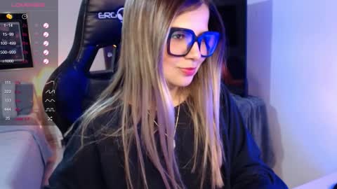 Avrill Morgan online show from October 2025 08:41:01 PM