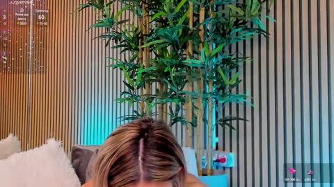 AVRILL CYRUX online show from February 2025 10:52:01 AM