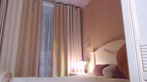 Avrora Inst online show from October 2025 10:32:02 PM