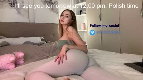 Snapshot of avroramy chatting on February 2025 09:25:01 PM Avrora online show from February 2025 09:25:01 PM