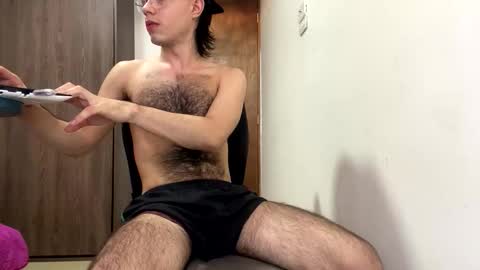 AndrewXxl independent online show from December 2025 10:37:01 PM