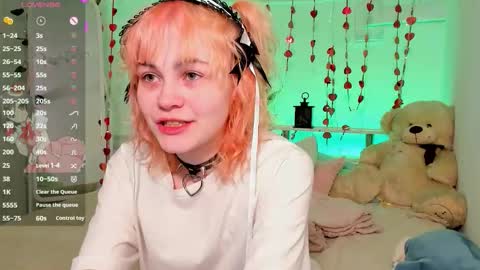 Snapshot of awawrin chatting on November 2025 08:57:01 PM Awi online show from November 2025 08:57:01 PM