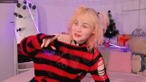 Snapshot of awawrin chatting on December 2025 09:41:02 PM Awi online show from December 2025 09:41:02 PM