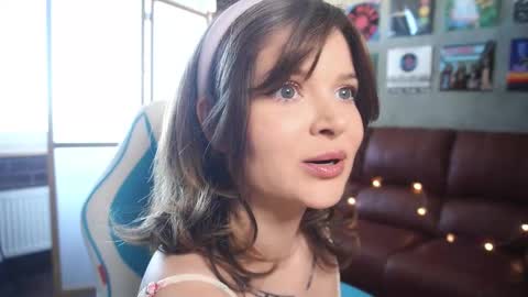 Snapshot of awondrr chatting on September 2025 09:58:02 AM Alice online show from September 2025 09:58:02 AM