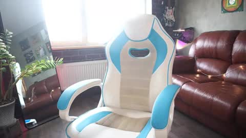 Snapshot of awondrr chatting on October 2025 11:55:02 AM Alice online show from October 2025 11:55:02 AM