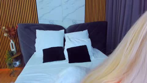 Snapshot of awww_ella chatting on February 2025 05:03:02 AM Ella online show from February 2025 05:03:02 AM