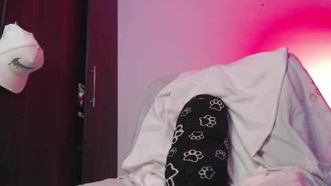 Independiente Model online show from October 2025 09:24:02 PM