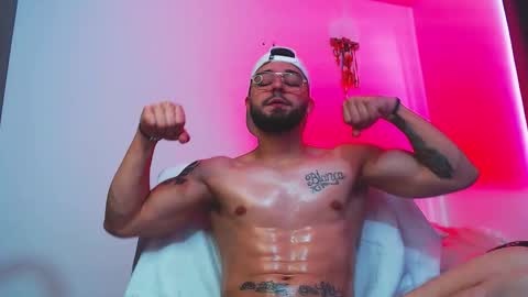 Independiente Model online show from October 2025 02:51:02 PM