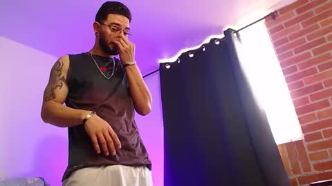 Snapshot of axel_7070 chatting on December 2025 12:21:01 PM Independiente Model online show from December 2025 12:21:01 PM