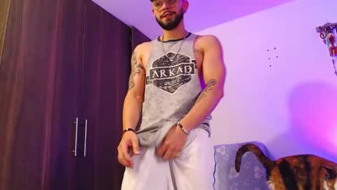 Snapshot of axel_7070 chatting on December 2025 06:35:02 PM Independiente Model online show from December 2025 06:35:02 PM