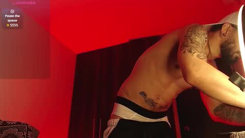 Snapshot of axel_7070 chatting on February 2026 01:42:01 PM Independiente Model online show from February 2026 01:42:01 PM