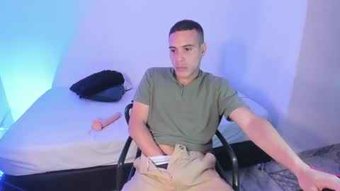 Snapshot of axel__fierro chatting on April 2026 08:20:01 PM axel__fierro online show from April 2026 08:20:01 PM
