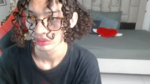 Snapshot of axel_fox7 chatting on May 2026 01:24:02 AM Axel online show from May 2026 01:24:02 AM