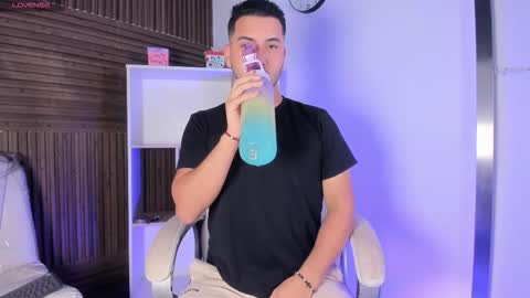 axel_grey_ online show from November 2025 12:37:01 PM