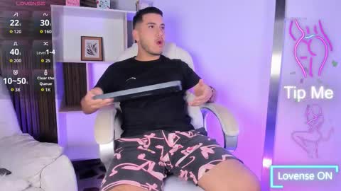 axel_grey_ online show from November 2025 12:33:01 PM